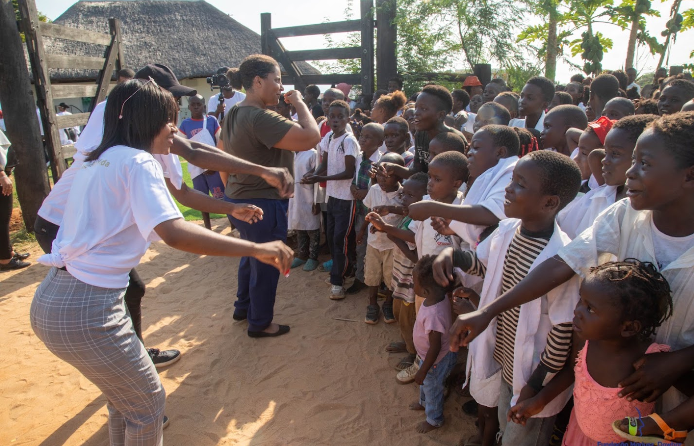 Entrega de Donativos na Barra do Kwanza