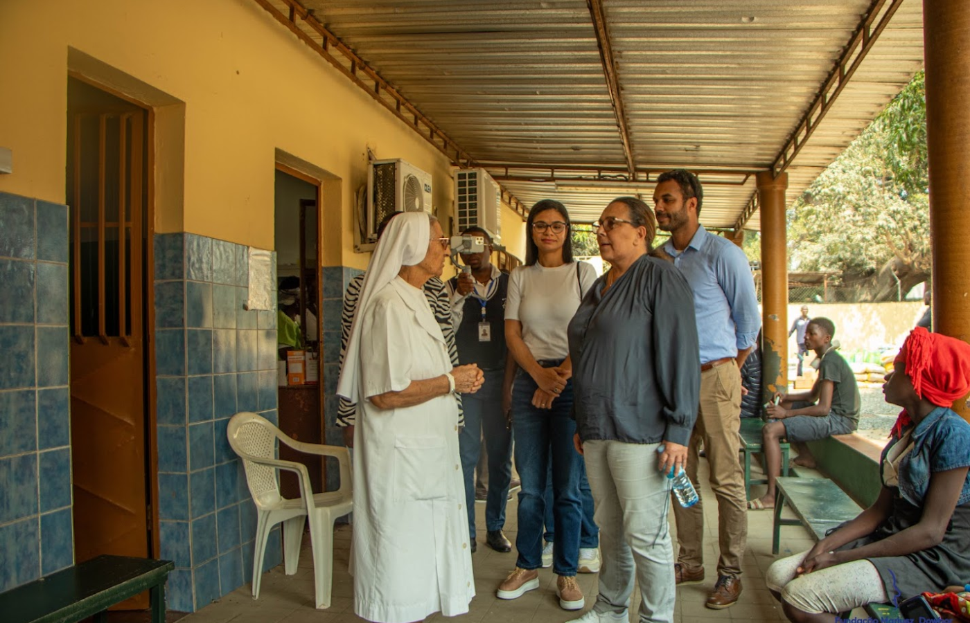 Fundação Mariusz Dowbor entrega donativos no Centro de Nutrição Boa Nova de Viana.